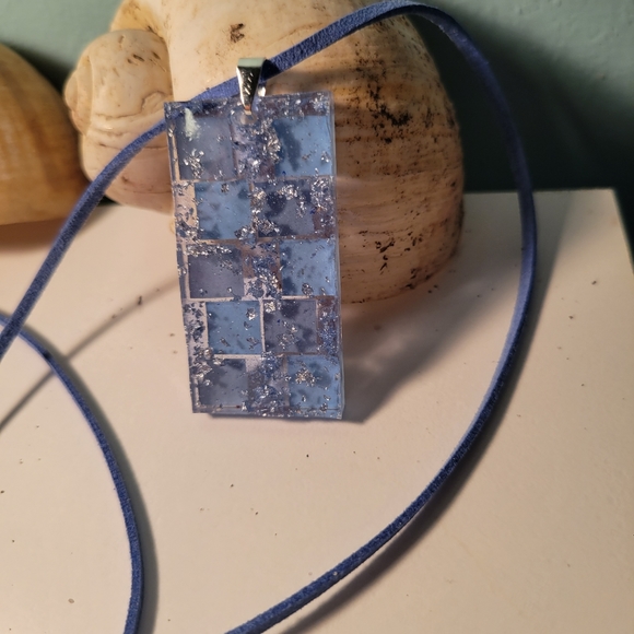 Pendant - Picture 1 of 3